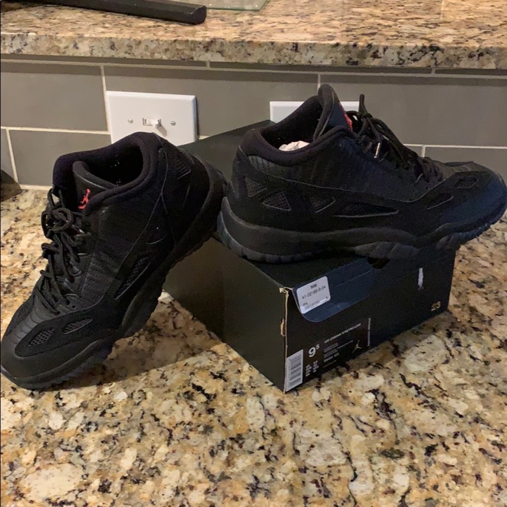 Air Jordan 11 Retro Low (Pre-Owned)